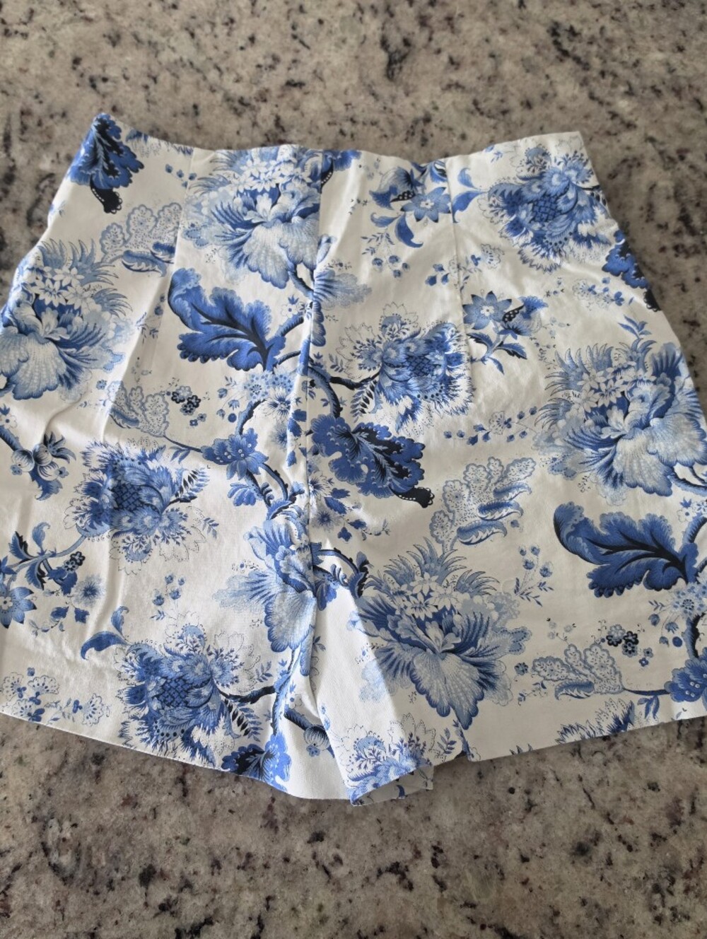 Zara Blue and White Floral High-Waist Shorts - Picture 2 of 3